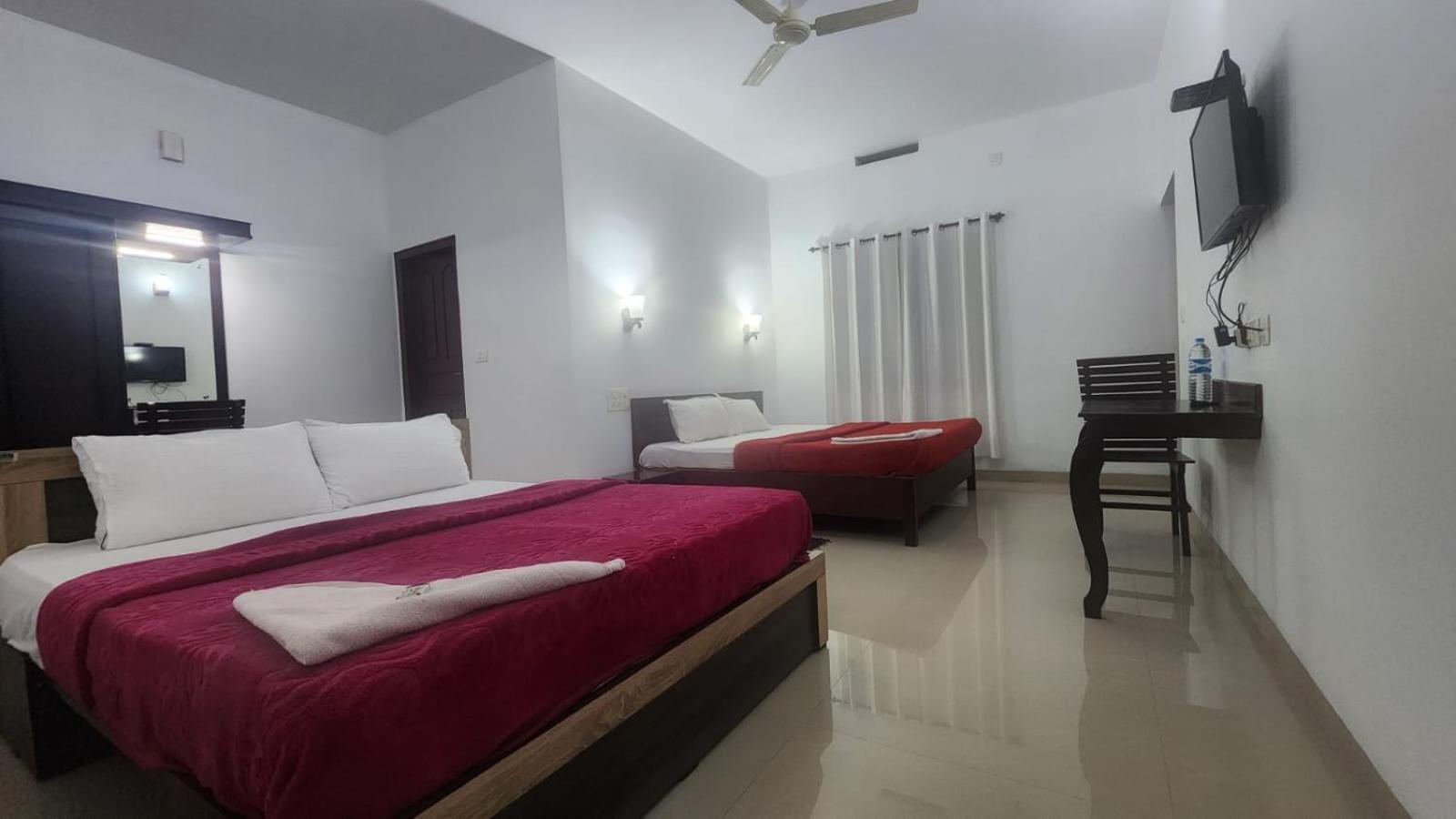 Pkn Homestay Thekkady Kumily Exterior foto
